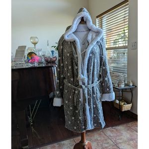 NWT  em & alfie gray & white soft plush belted women's robe  SZ  One Size